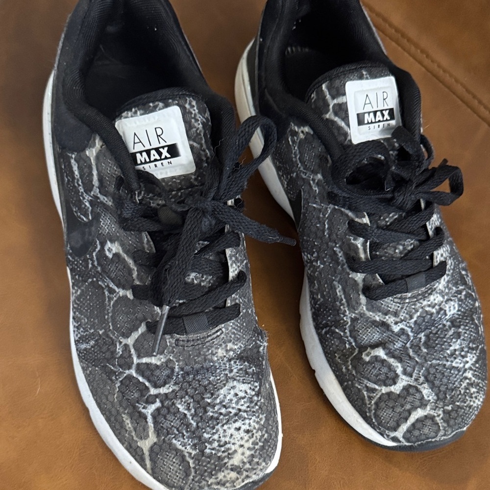 Nike Air Max Sneakers in Black and White Snakeskin - Picture 2 of 7